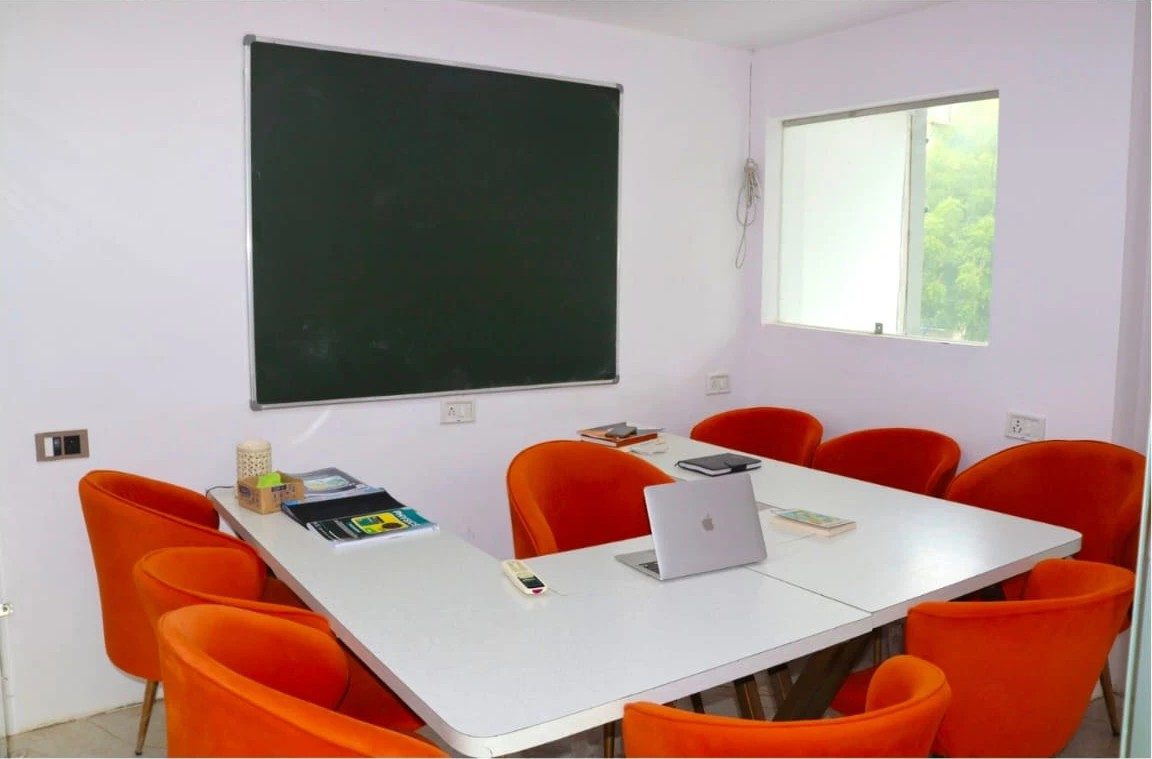 Micro-8 classroom — eight seats, one table
